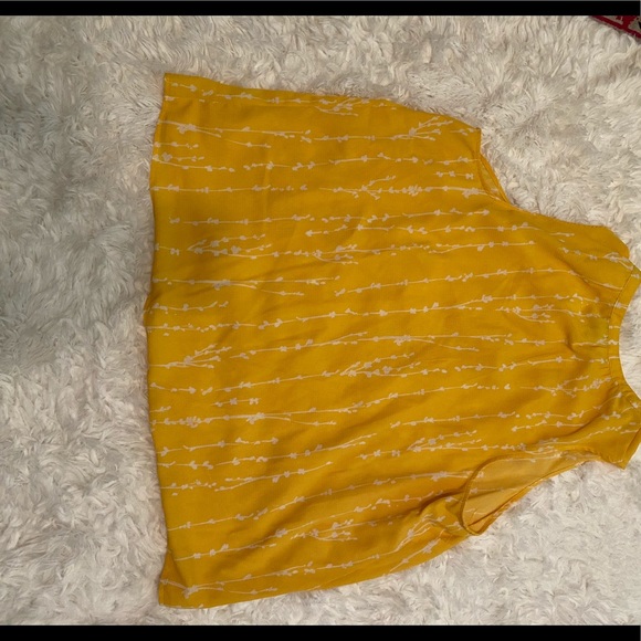 🎉HOST PICK🎉 Ava & Viv sleeveless yellow floral top - Picture 7 of 8